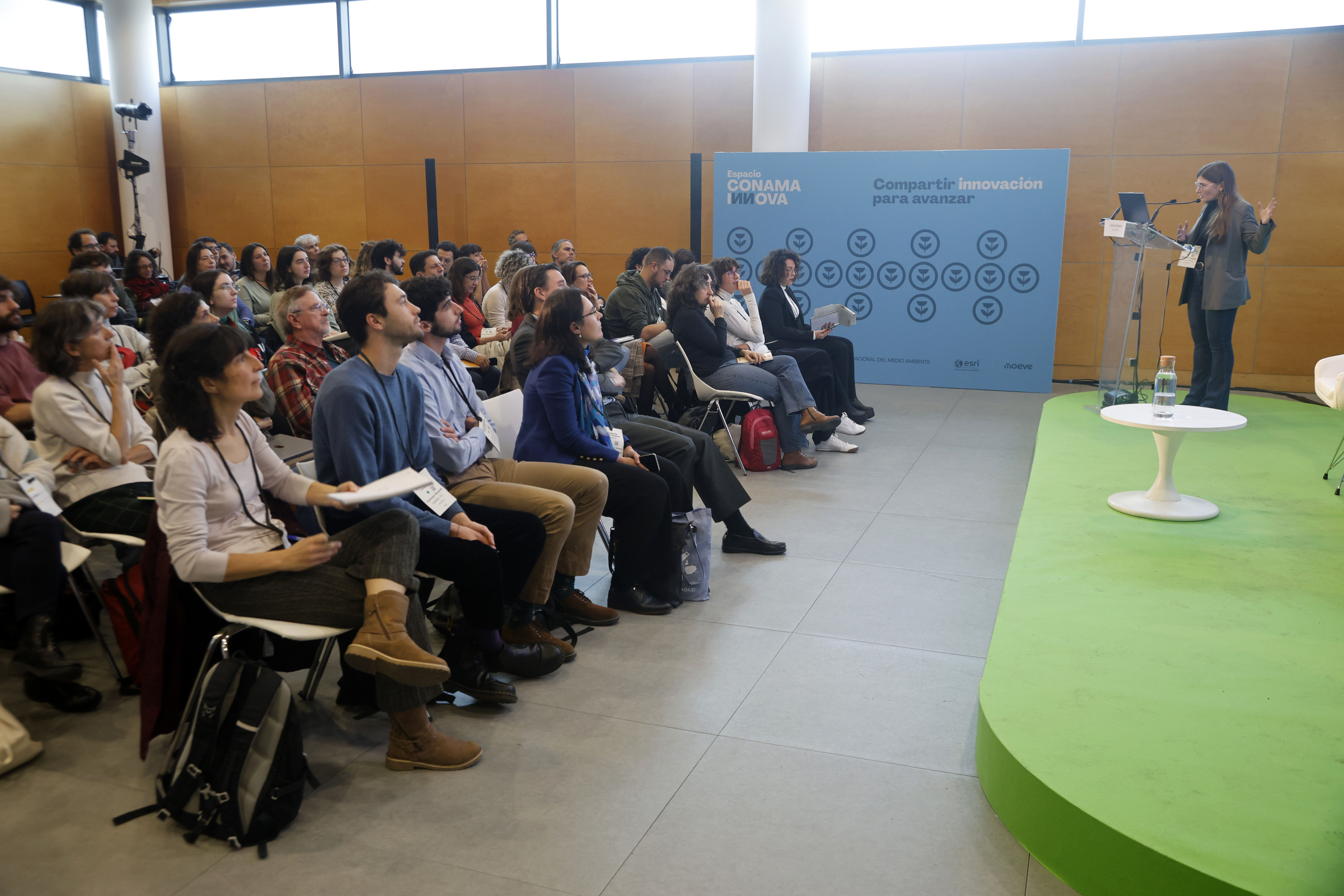 Estrategias para conservar y restaurar ecosistemas, biodiversidad y recursos naturales, integrando enfoques sostenibles de uso y protección